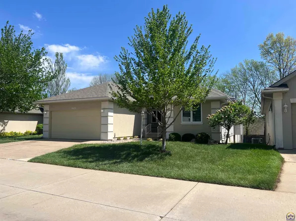 2420 SW Kings Ct, Topeka, KS 66614