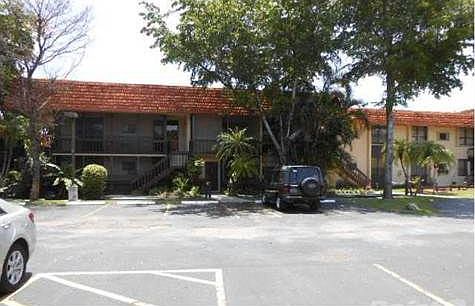 1st image of 810 NE 199th St APT 102C