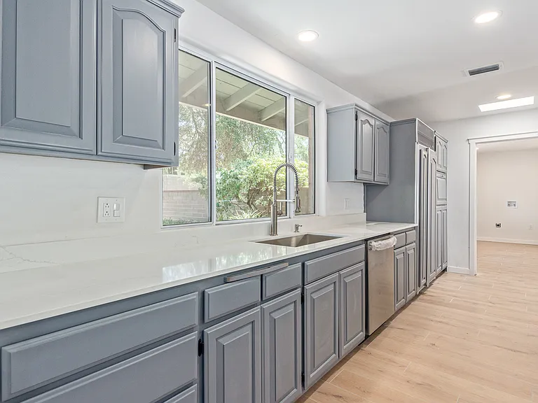 KITCHEN WITH WINDOW LOOKING OUT TO BACKYARD