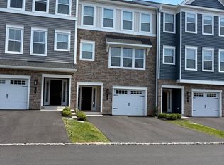 4 Turf Ct, Royersford, PA 19468