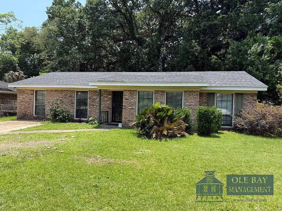 702 Ynestra Dr