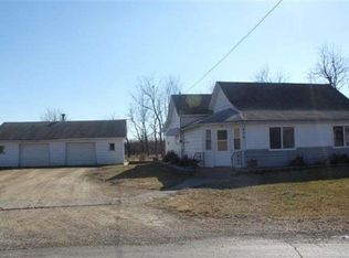 400 1st St, Seaton, IL 61476