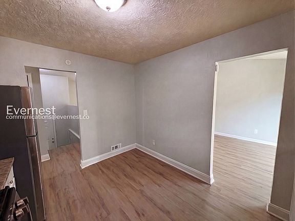 4th image of 426 Park Ridge Cir