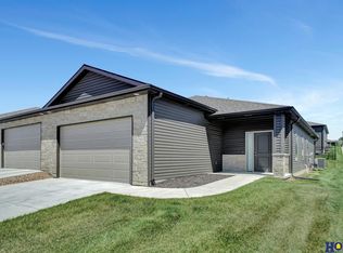 2900 Kings Corner Dr, Lincoln, NE 68516