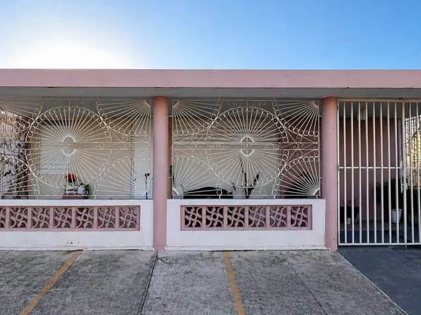 Urb Miraflores B 97 Casa 48 Calle Aureola, Toa Baja, PR 00949