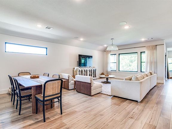 5th image of 594 Torrey Pines Cir