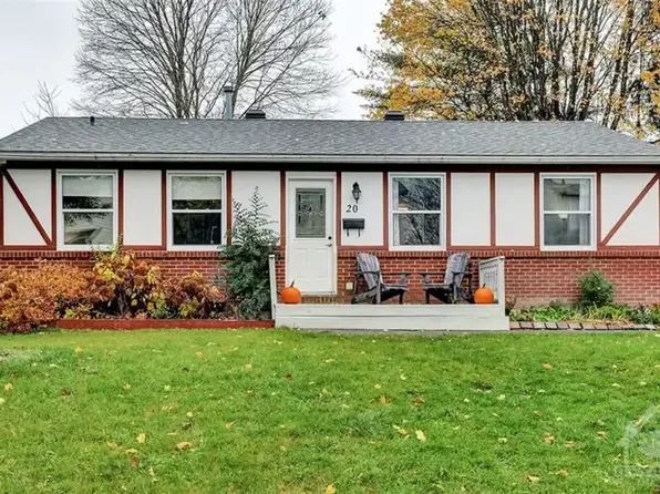 20 Dundegan Dr #1A, Ottawa, ON K2L 1P8
