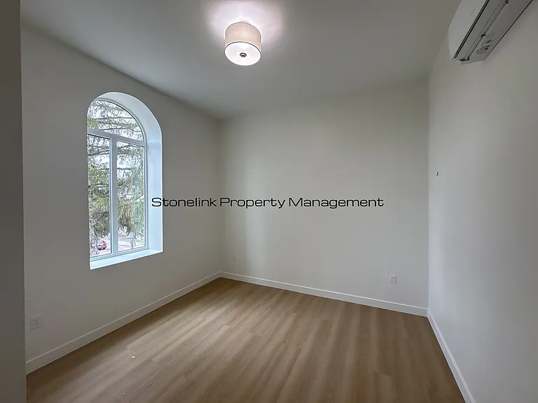 265 Manton Ave — Photo 45