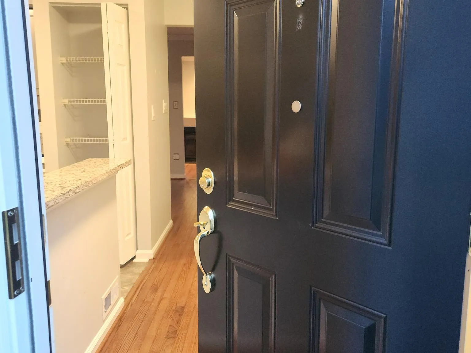 3 bed, 3.5 bath, 1460 sqft, $2,900 — Photo 3