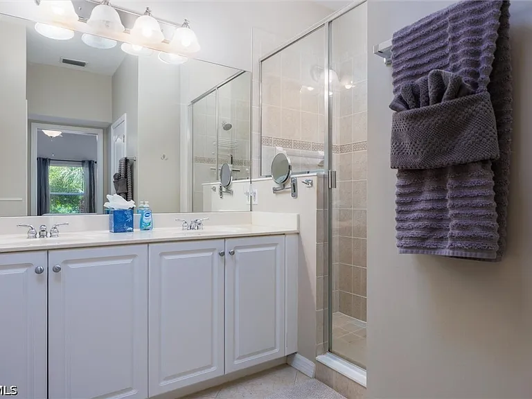 3240 Cottonwood Bnd #201 — Photo 19