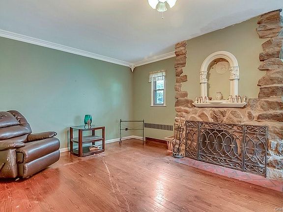 4th image of 129 Sarles Ln