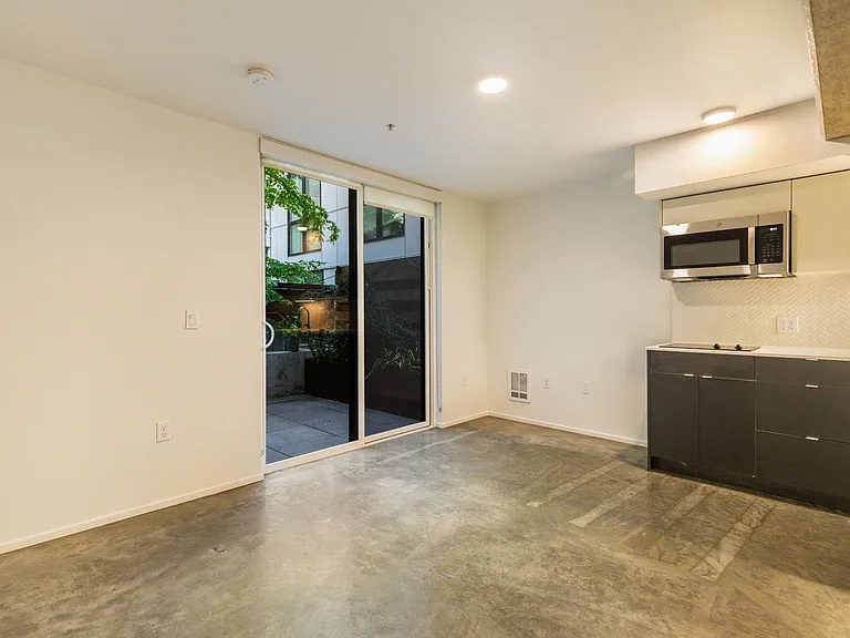 722 E Pike St — Photo 98