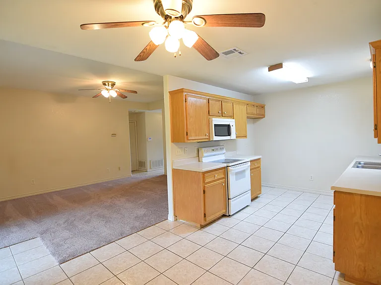 1505 Oleta St — Photo 5