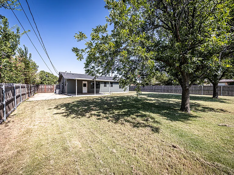 1502 NW 48th St — Photo 30