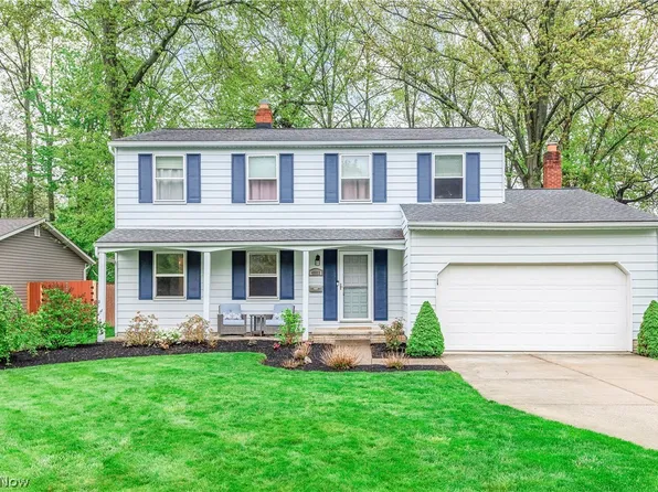 4083 Lydgate Dr, North Olmsted, OH 44070