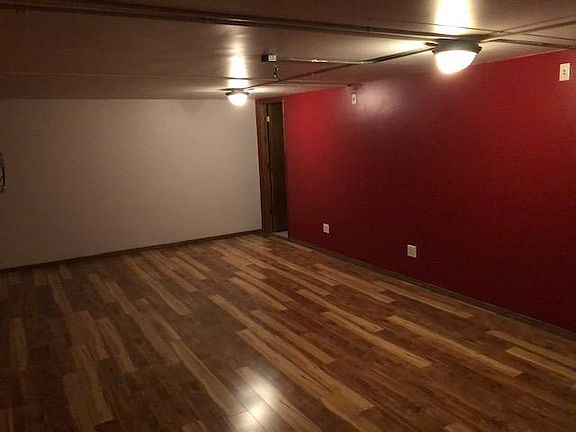 Lower level rec room with full bath and separate laundry ar