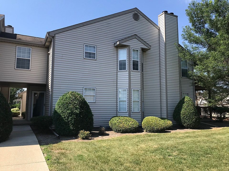 1st image of 408 Huntington Ct #22A