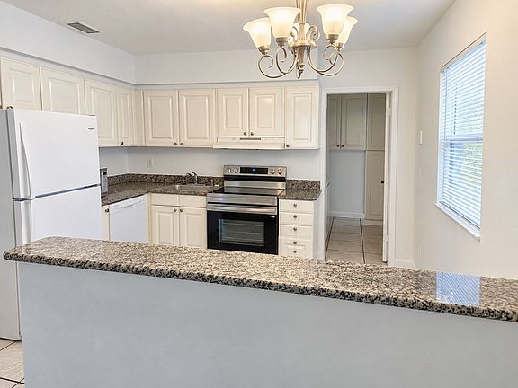 5th image of 1294 Highlands Dr