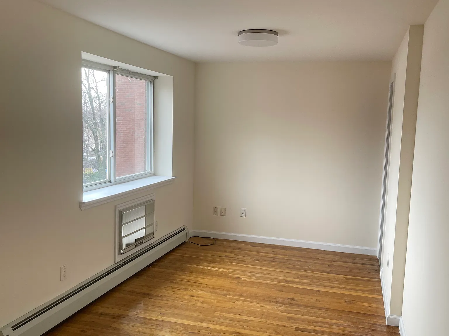 2 bed, 750 sqft, $2,700 — Photo 4