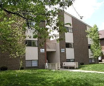 2 bed, 1.0 bath, $949 — Photo 2