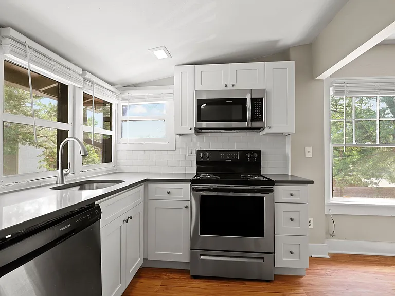 3004 Broadway St #1-3 — Photo 8