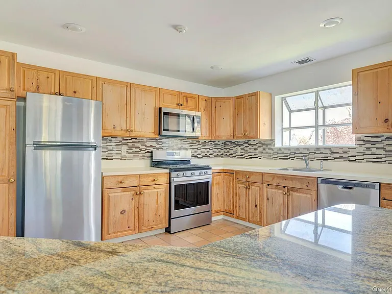 367 Seabreeze Ct — Photo 6