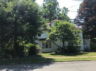 4 Westervelt Pl, Cresskill, NJ 07626