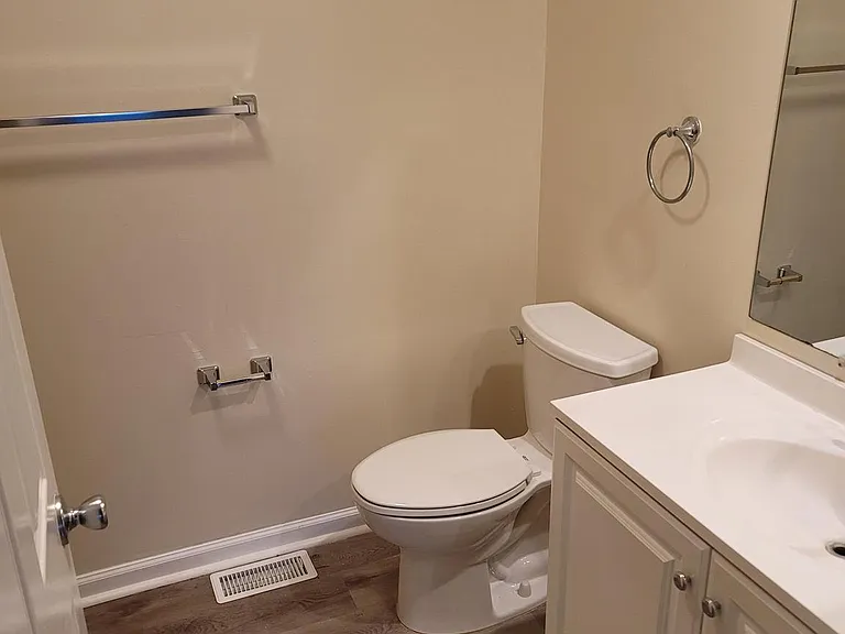 401 Darby Ln — Photo 17