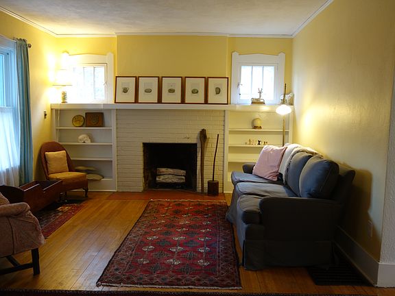 Living Room w/fireplace