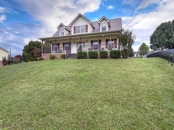 2nd image of 307 Persimmon Ln