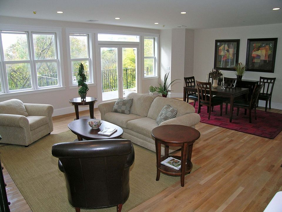 living room/dining room