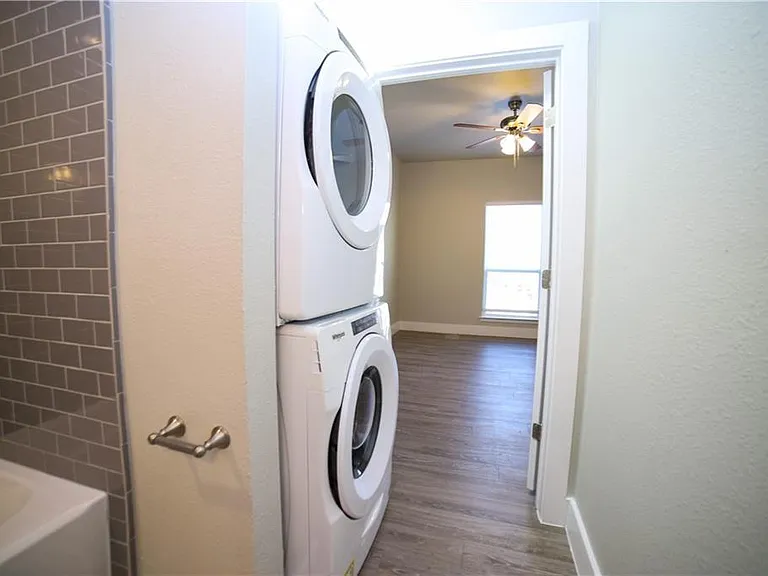 114 E 31st St #208 — Photo 10