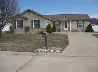 208 Tamaroa Dr, Wood River, IL 62095