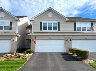 507 Windham Cove Dr, Crystal Lake, IL 60014