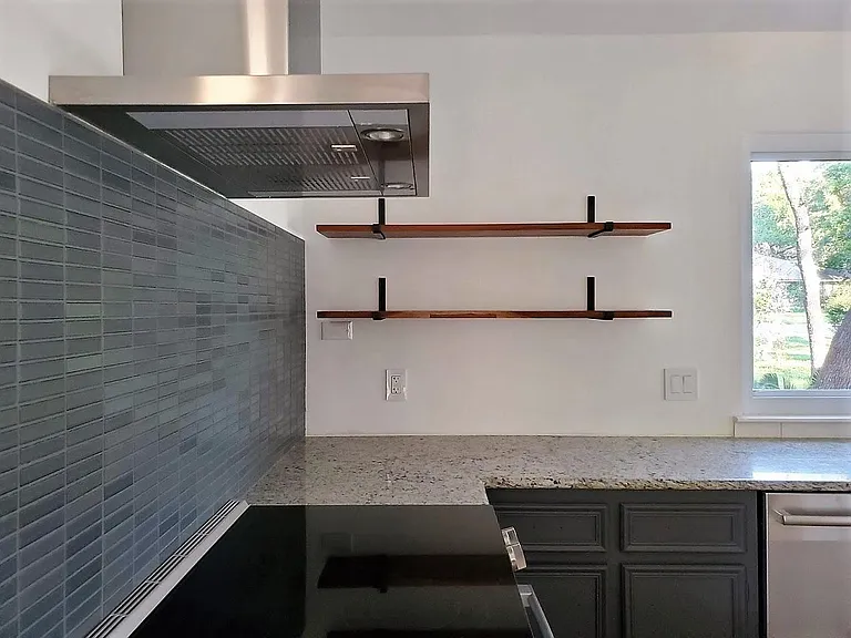 9401 Sherbrooke St — Photo 9