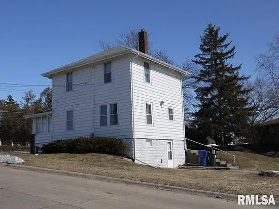 803 E 39th St — Photo 1