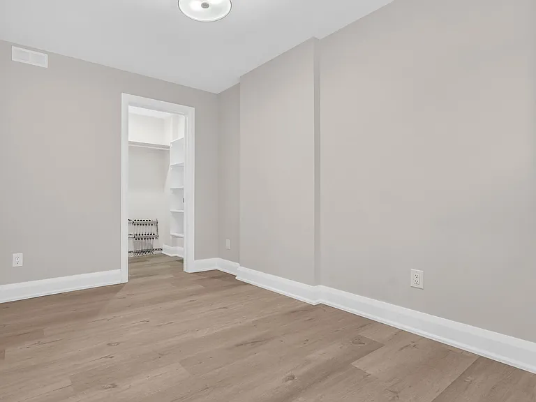 58 Florence St — Photo 85