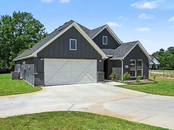 2044 Redemption Dr, Weatherford, TX 76088