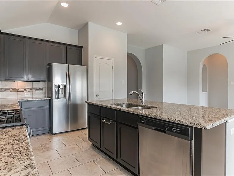 320 Lightcliff St — Photo 6