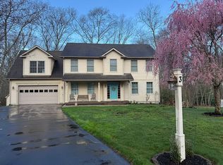 3 Arrowhead Trl, Waterford, CT 06385