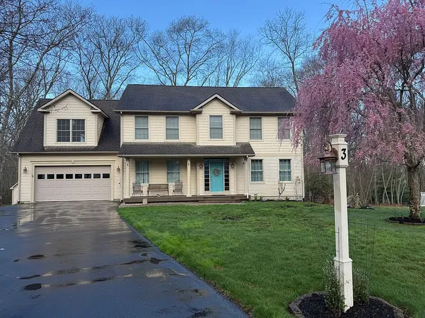 3 Arrowhead Trl, Waterford, CT 06385