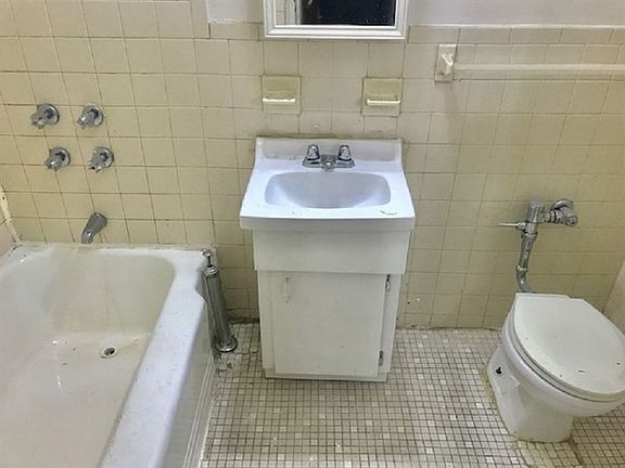 5th image of 352 E 85th St APT 2C