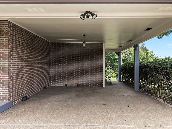 3rd image of 2209 Ruth St