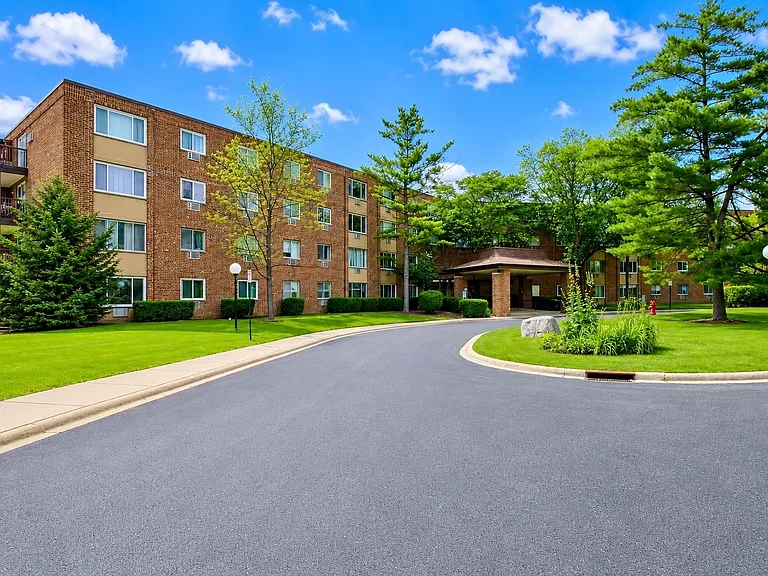 1500 Robin Cir #418 — Photo 1