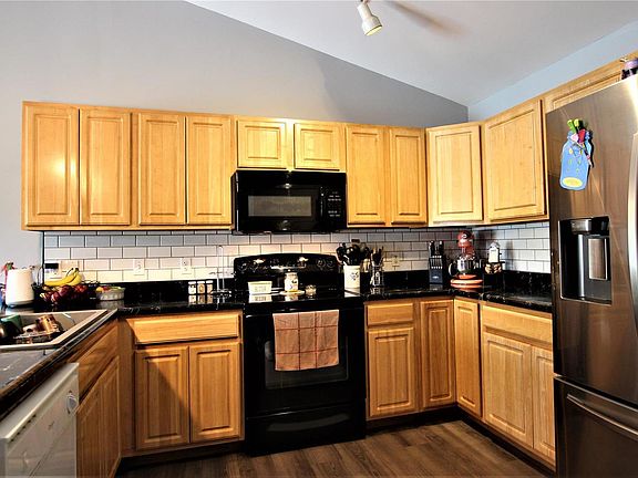 3rd image of 29 Brussels Valley Dr