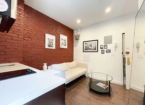 Rented by Kahen Properties | media 8