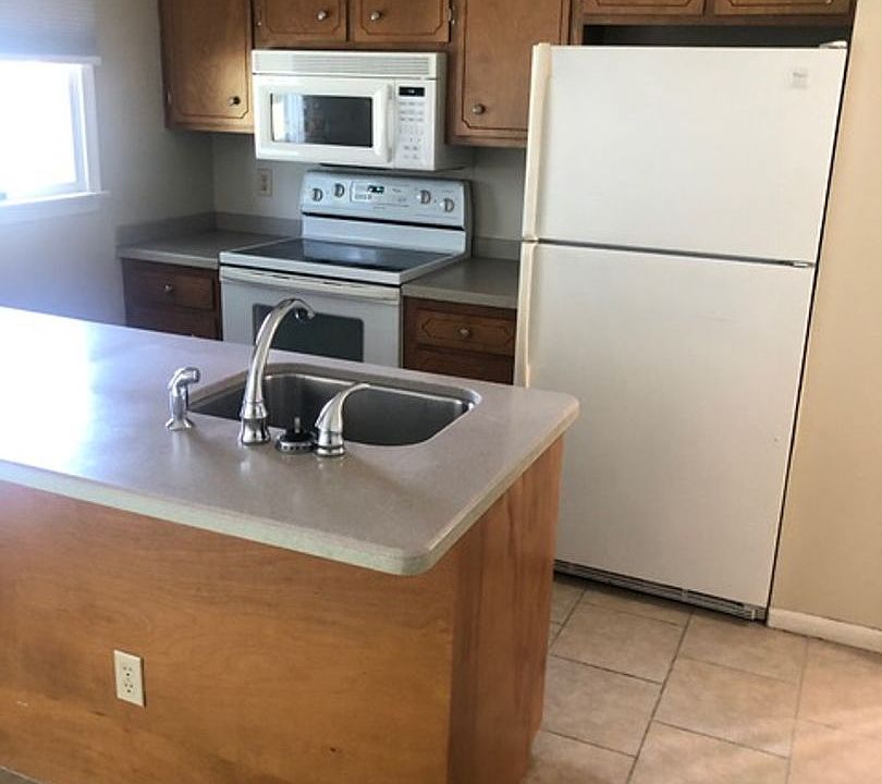 2nd image of 325 S Spinnaker Ln