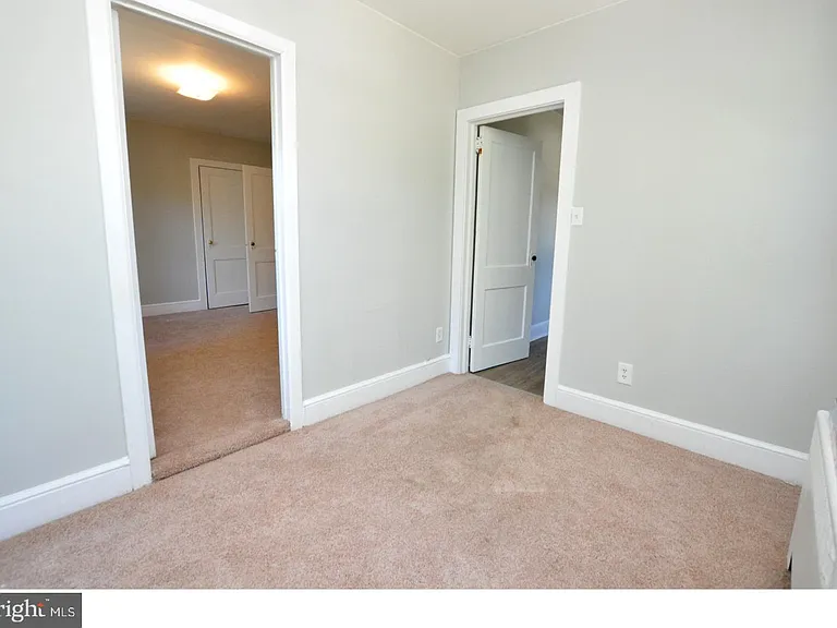 2221 Marne Hwy #2B — Photo 8