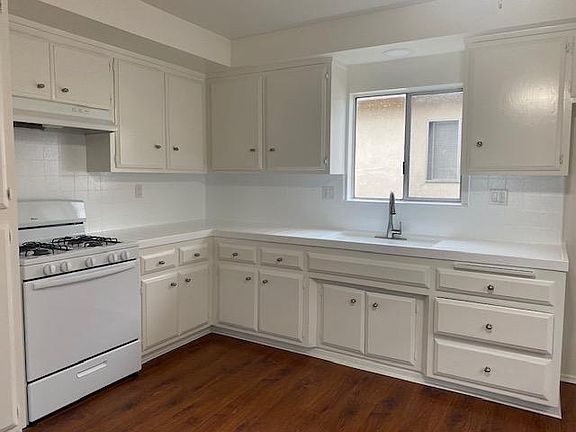 3rd image of 4032 Hickman Dr