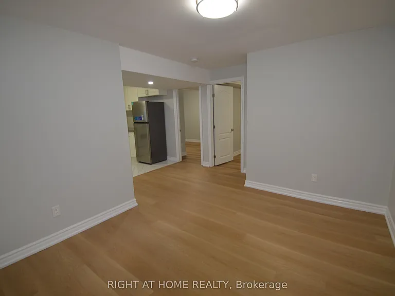 526 Poplar Ave — Photo 7